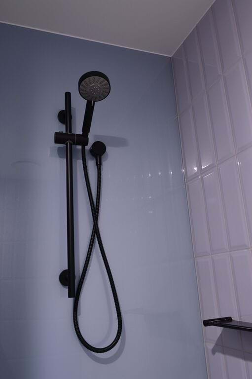 Shower splashback, bathroom splashback, perspex splashback, splashback prices, cheap splashback, splashbacks canberra, blue splashback